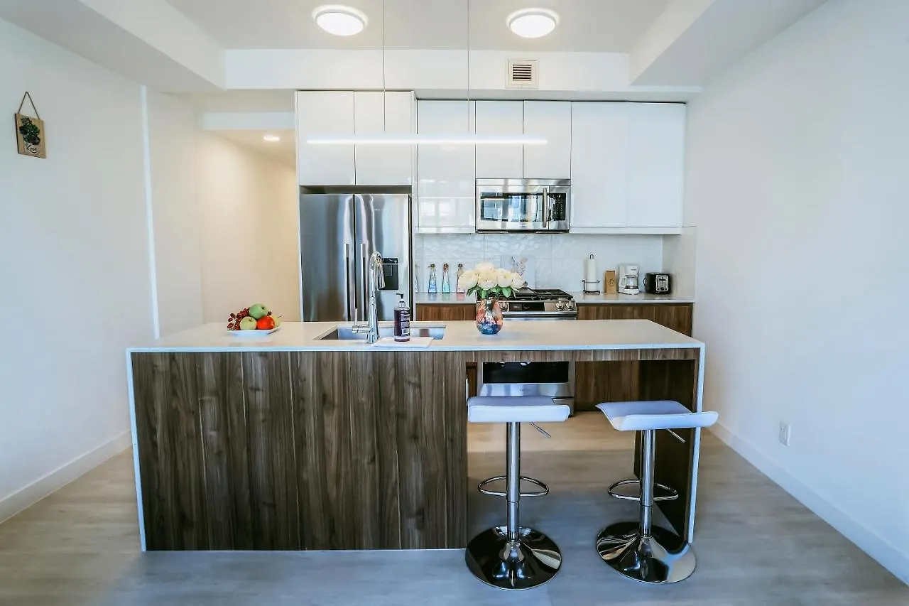 Vibrant & Modern Loft-Style Walkout Near Lrt Apartment Calgary