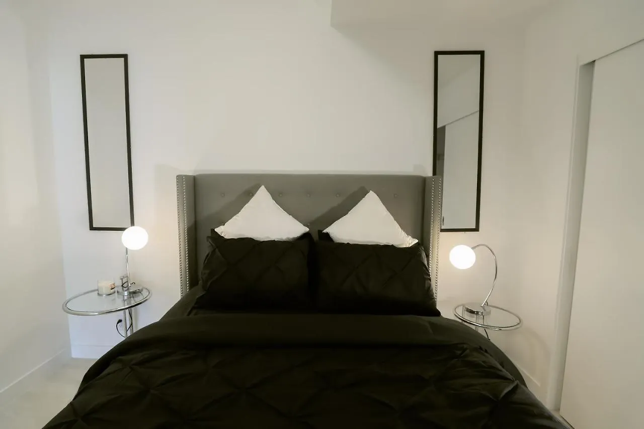 Vibrant & Modern Loft-Style Walkout Near Lrt Apartment Calgary