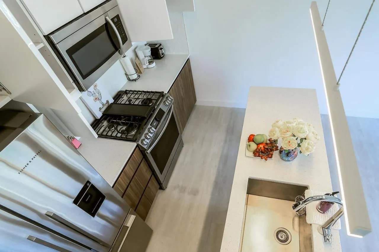 Vibrant & Modern Loft-Style Walkout Near Lrt Apartment Calgary 0*,  Canada