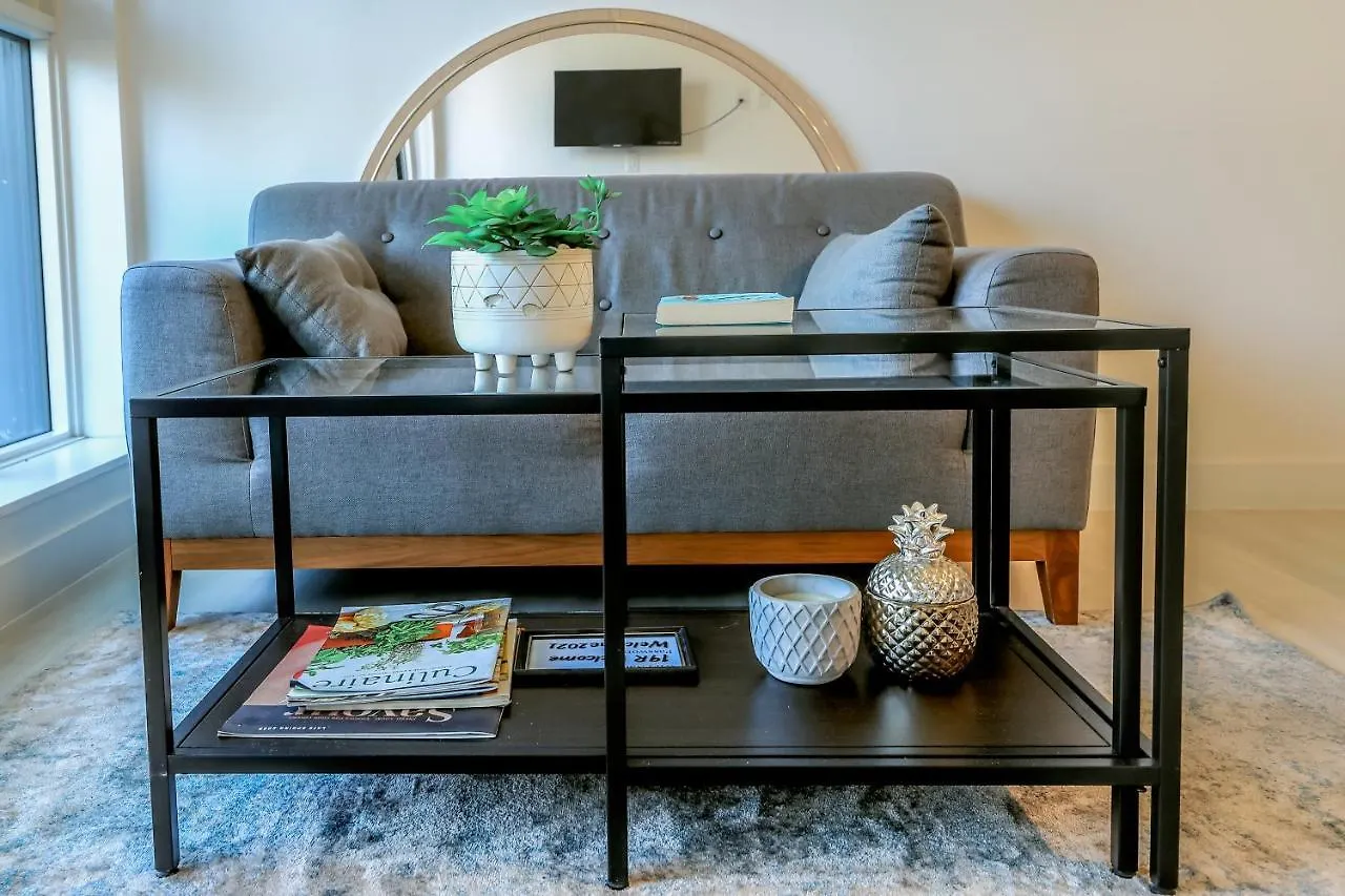 Vibrant & Modern Loft-Style Walkout Near Lrt Apartment Calgary